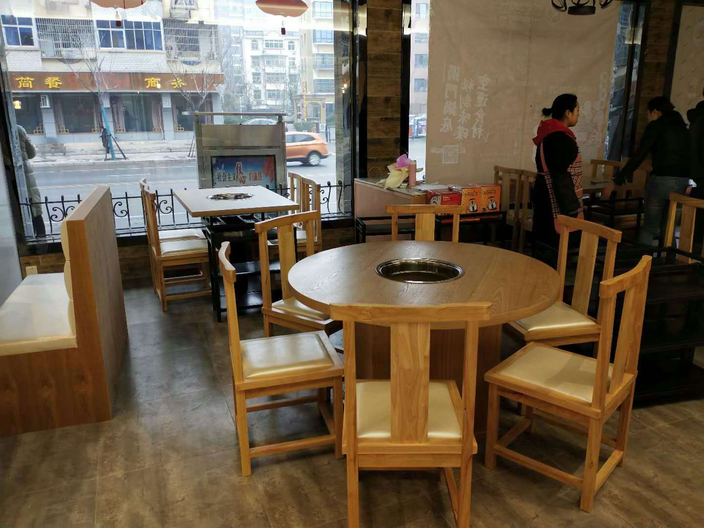 丹東餐飲店實(shí)木家具，獨(dú)特魅力與融合之美的展現(xiàn)